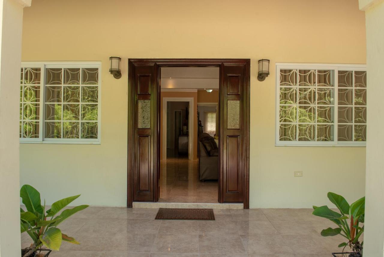 Tropical Escape Villa Ocho Rios Exterior foto